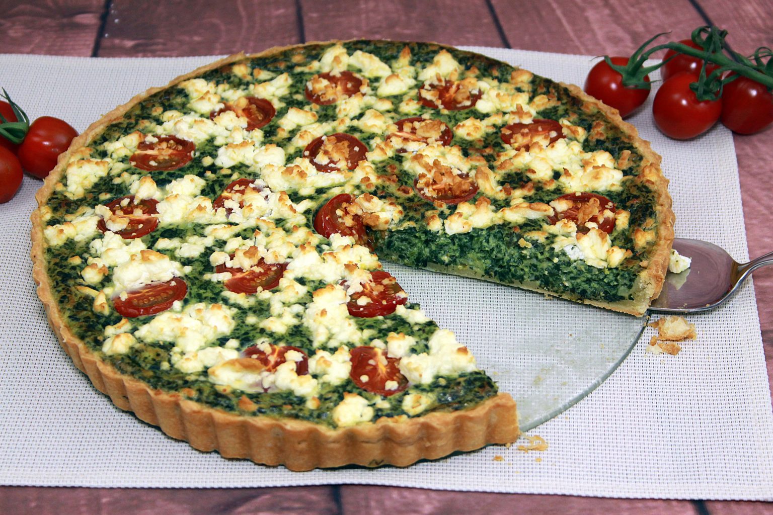 Spinat-Quiche mit Feta &amp; Tomaten – MissBakeria